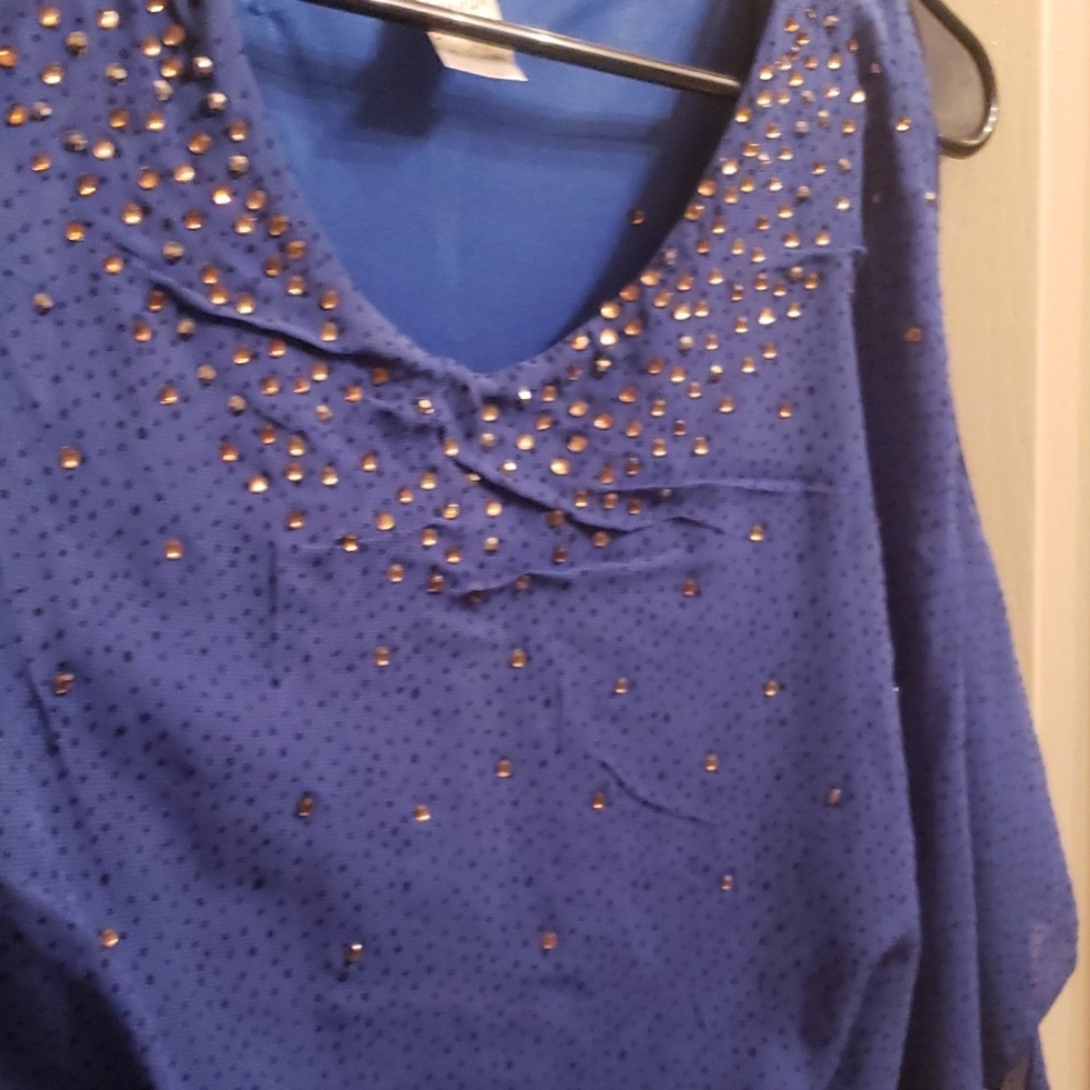 Cute blouse - Picture 3 of 3